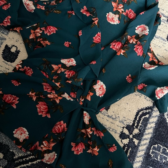 Women’s floral wraparound top - Picture 3 of 5